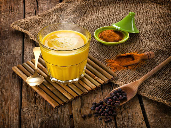 Curcumin, một hoạt chất chính trong củ nghệ, có khả năng loại bỏ các gốc tự do và các tác nhân gây ung thư 